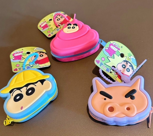 正版蠟筆小新造型零錢包｜可愛矽膠收納包 多功能耳機包 鑰匙包 兒童節交換禮物推薦
